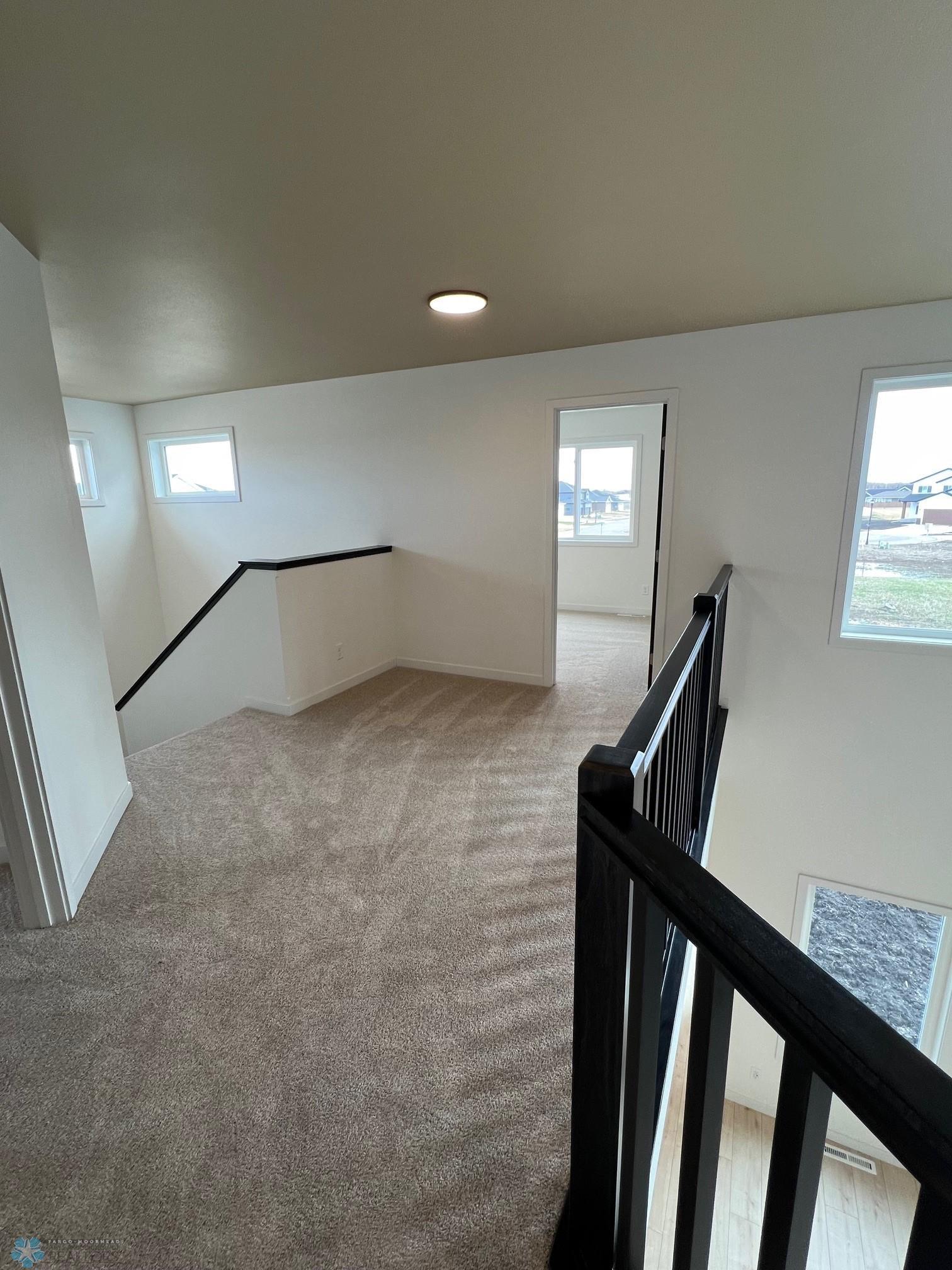 upper level to bedroom 4.jpg