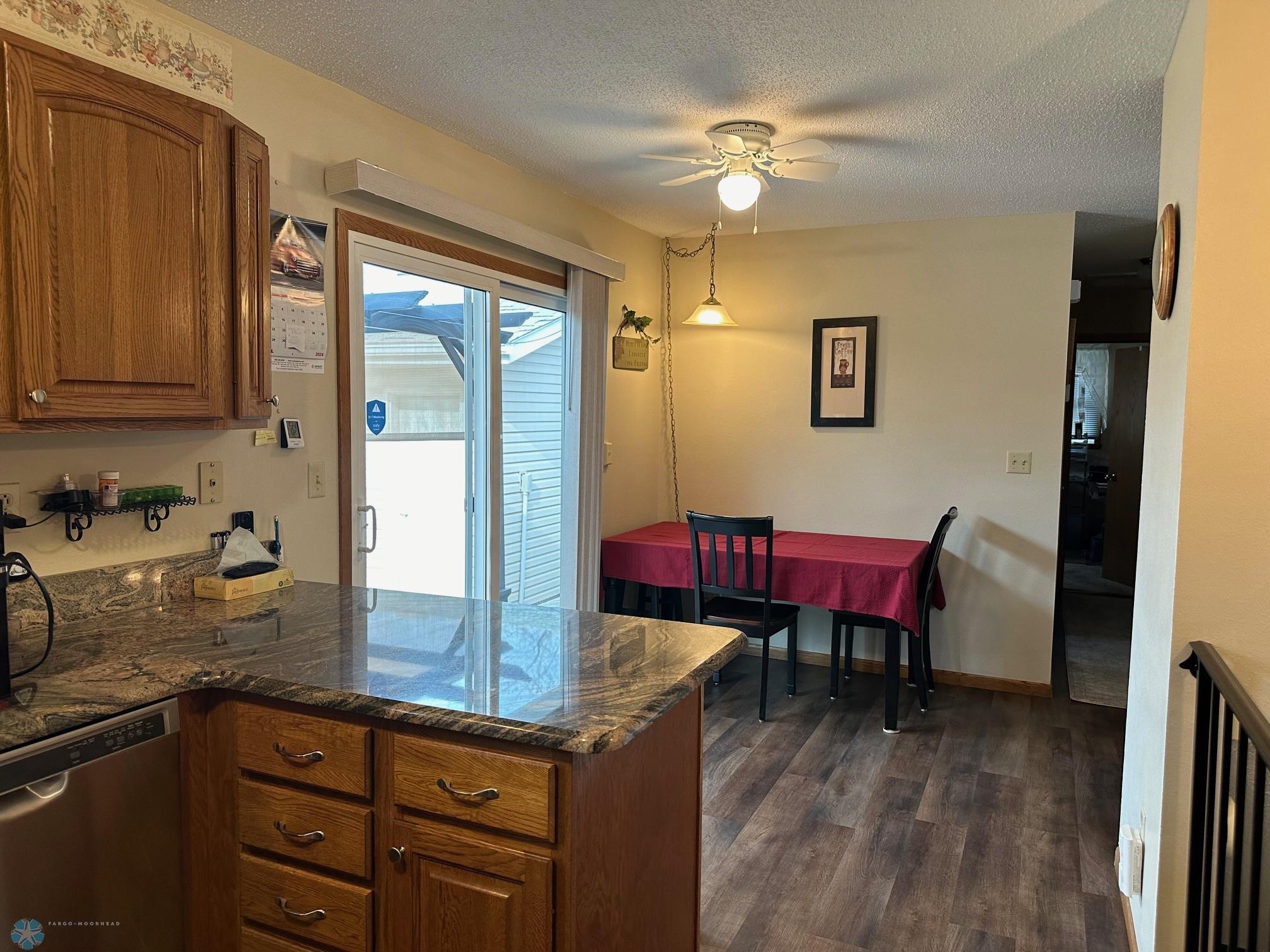 Kitchen dining 1.jpg