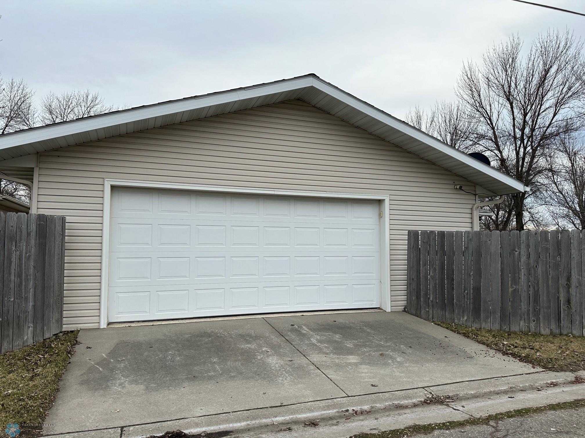 Detached Garage.jpg
