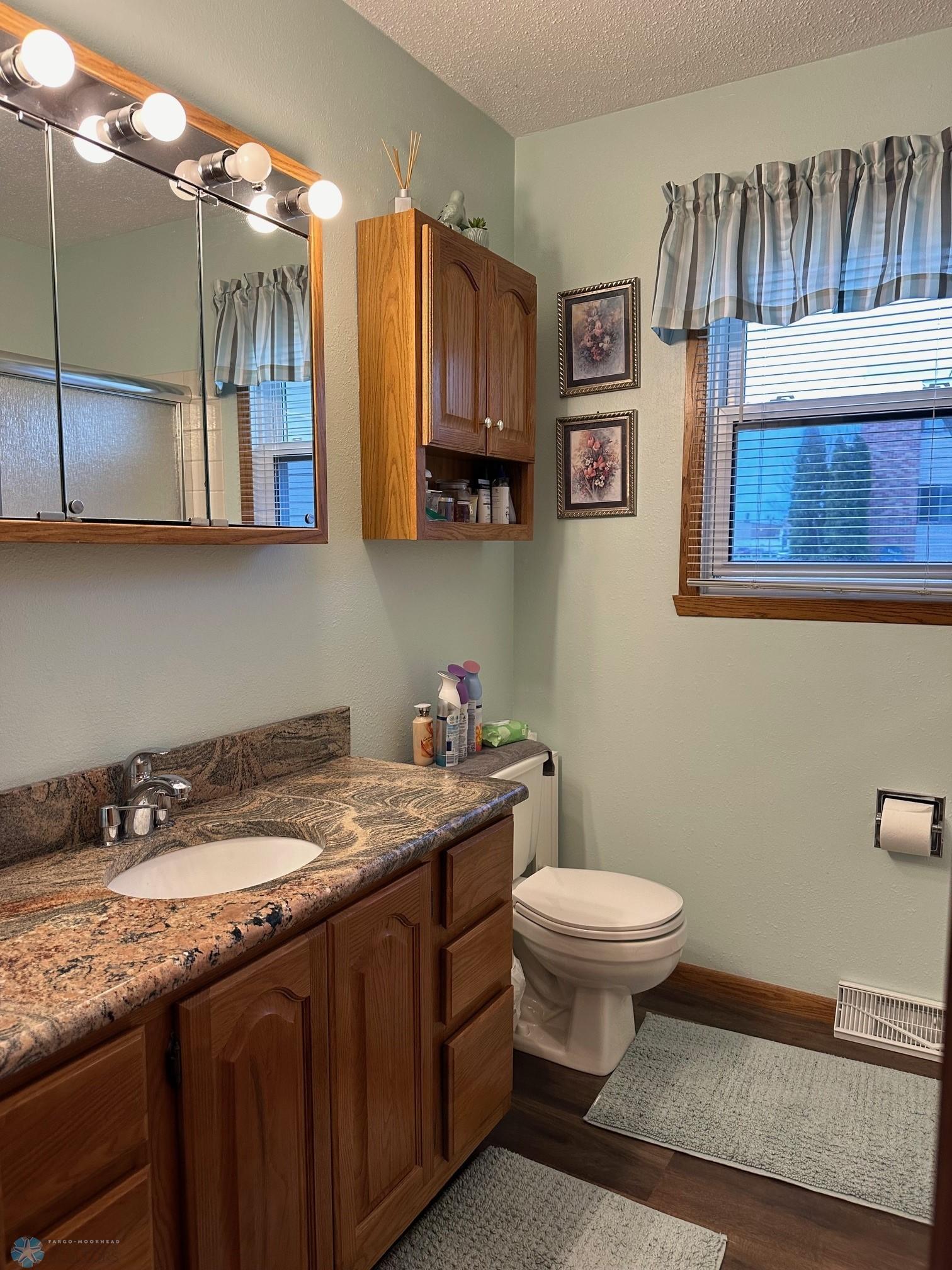 Main floor full bath.jpg