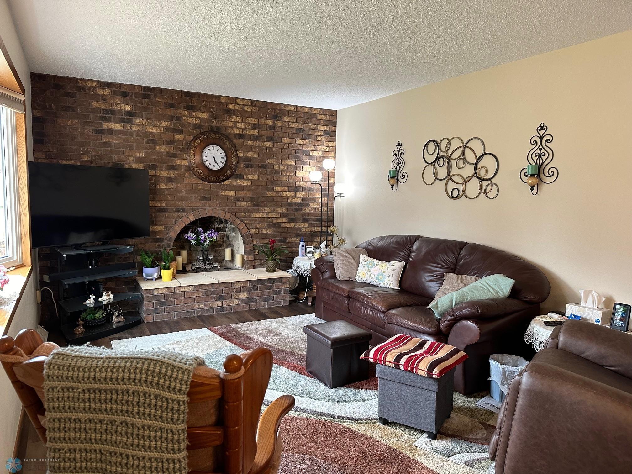Living Room 1.jpg