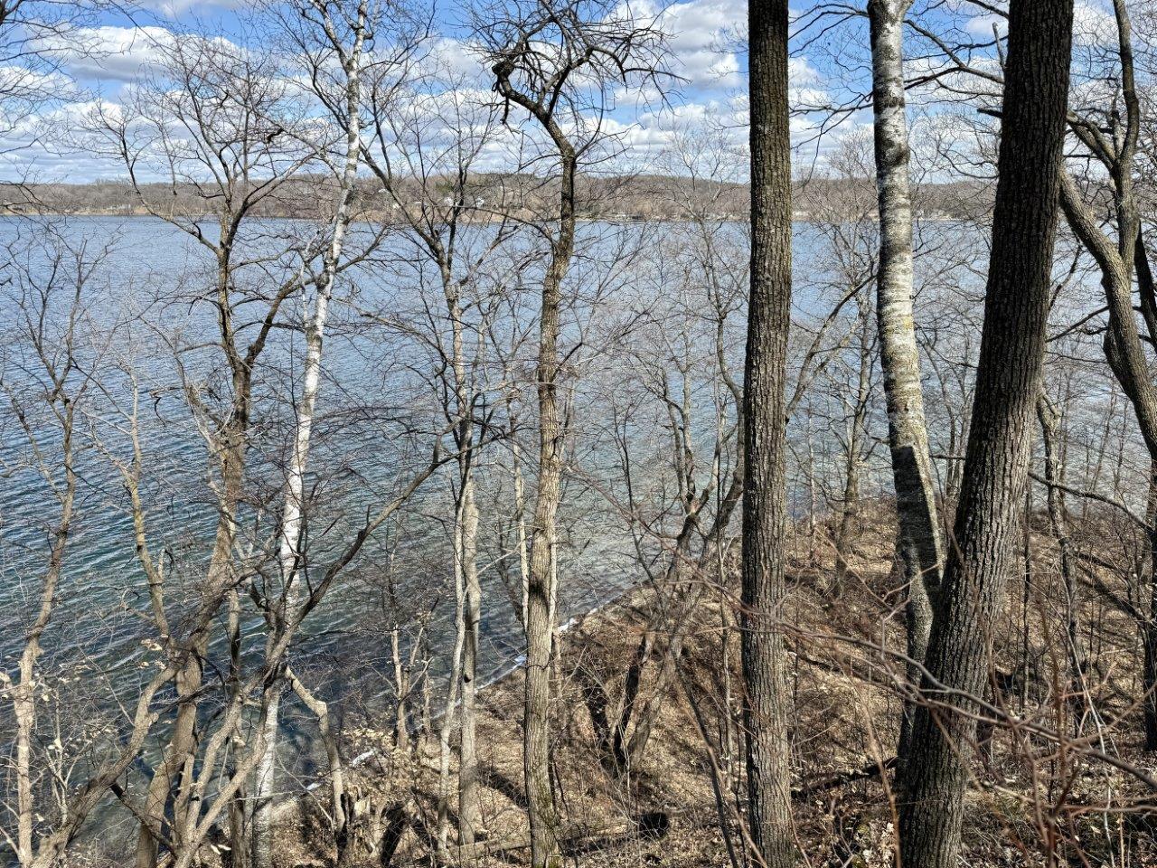 3-Tract A - nice shelf by lake.jpg