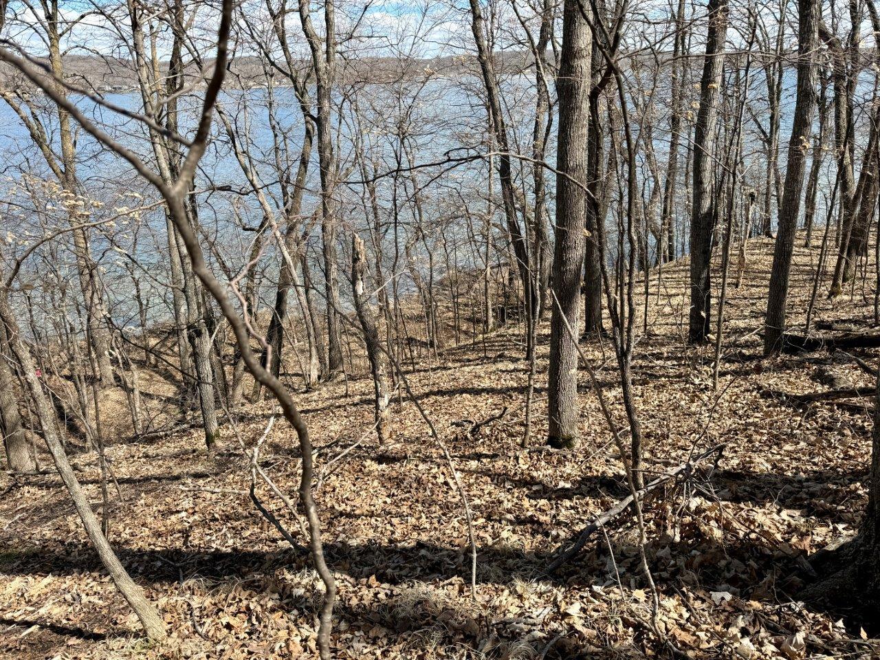 5-Tract A - nice shelf by lake.jpg