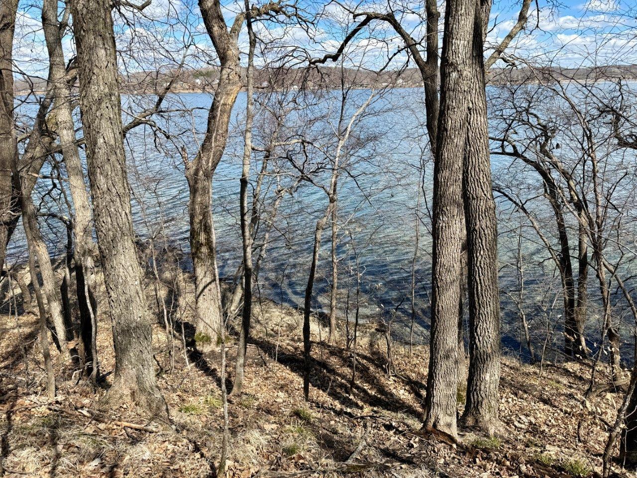 6-Tract A - nice shelf by lake.jpg