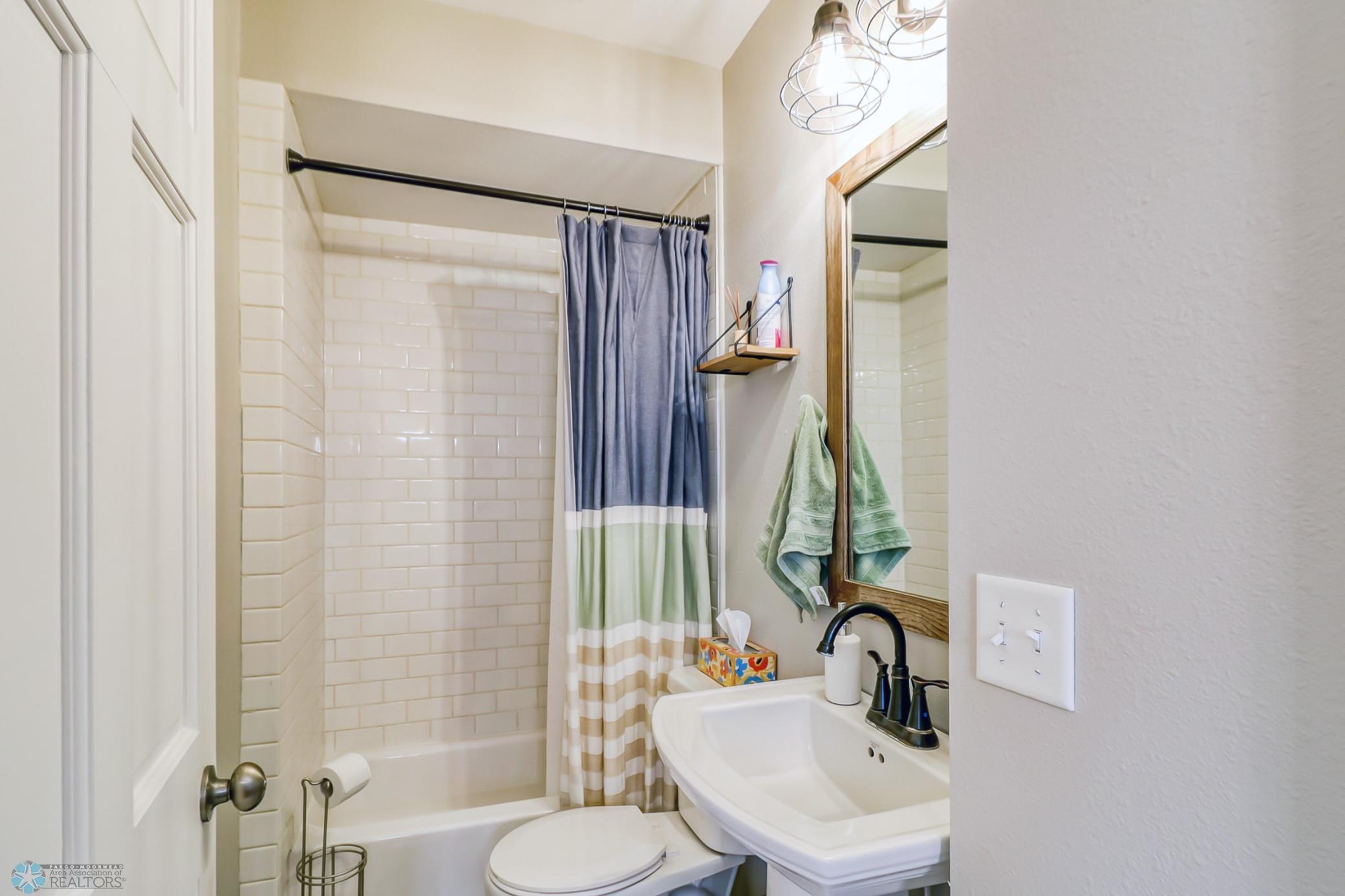 Bathroom1_0.jpg