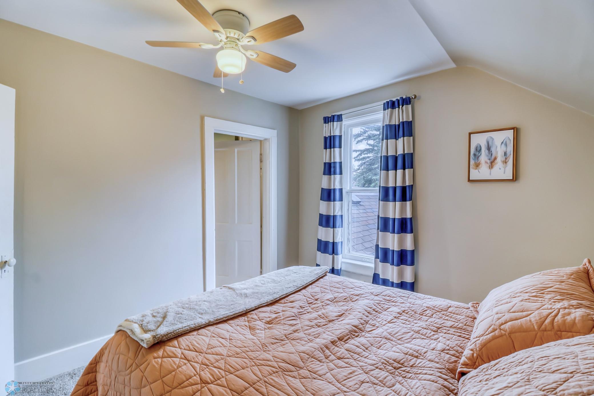 Upstairs Bedroom2_2.jpg