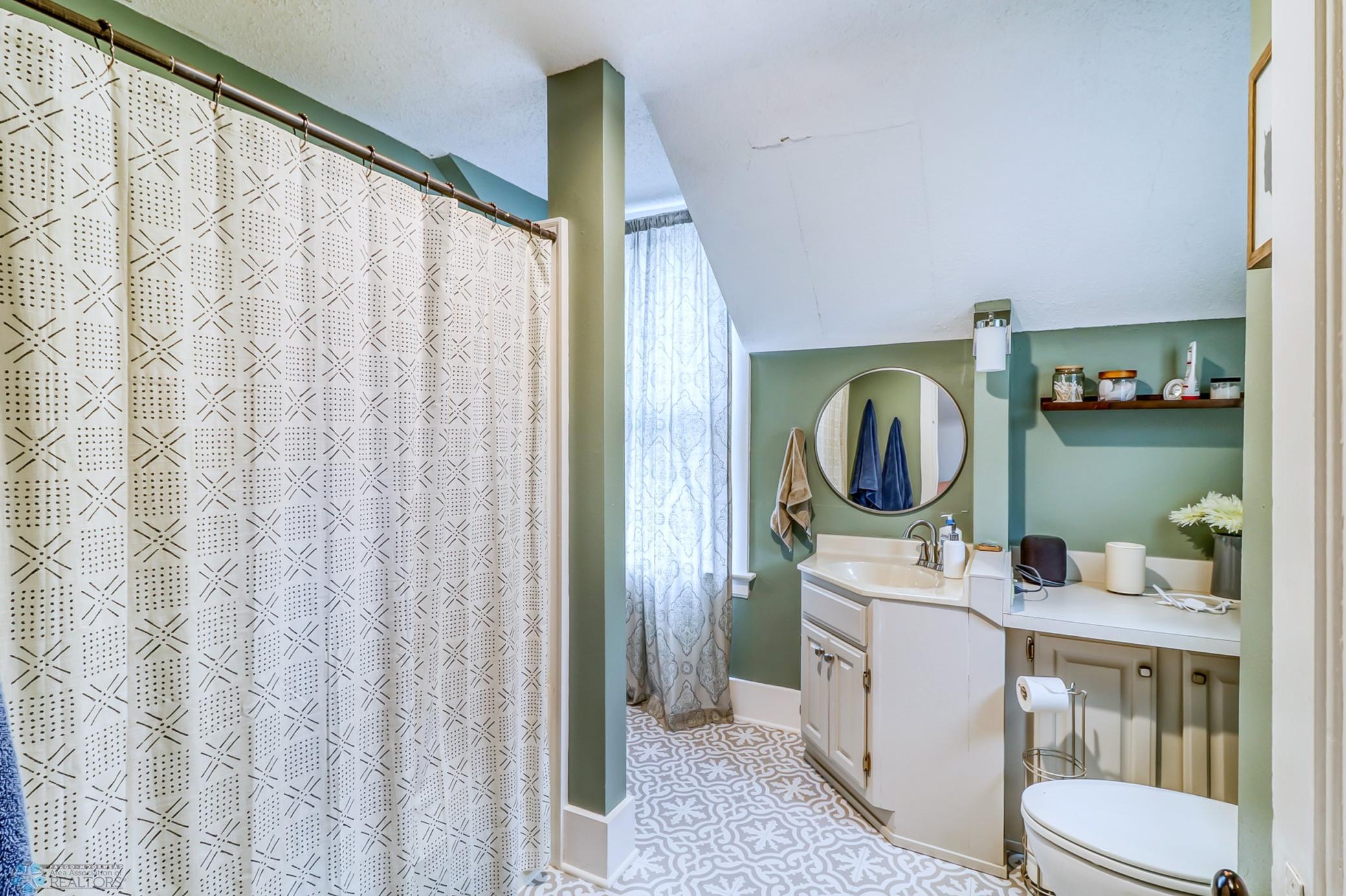 Upstairs Bathroom1_1.jpg