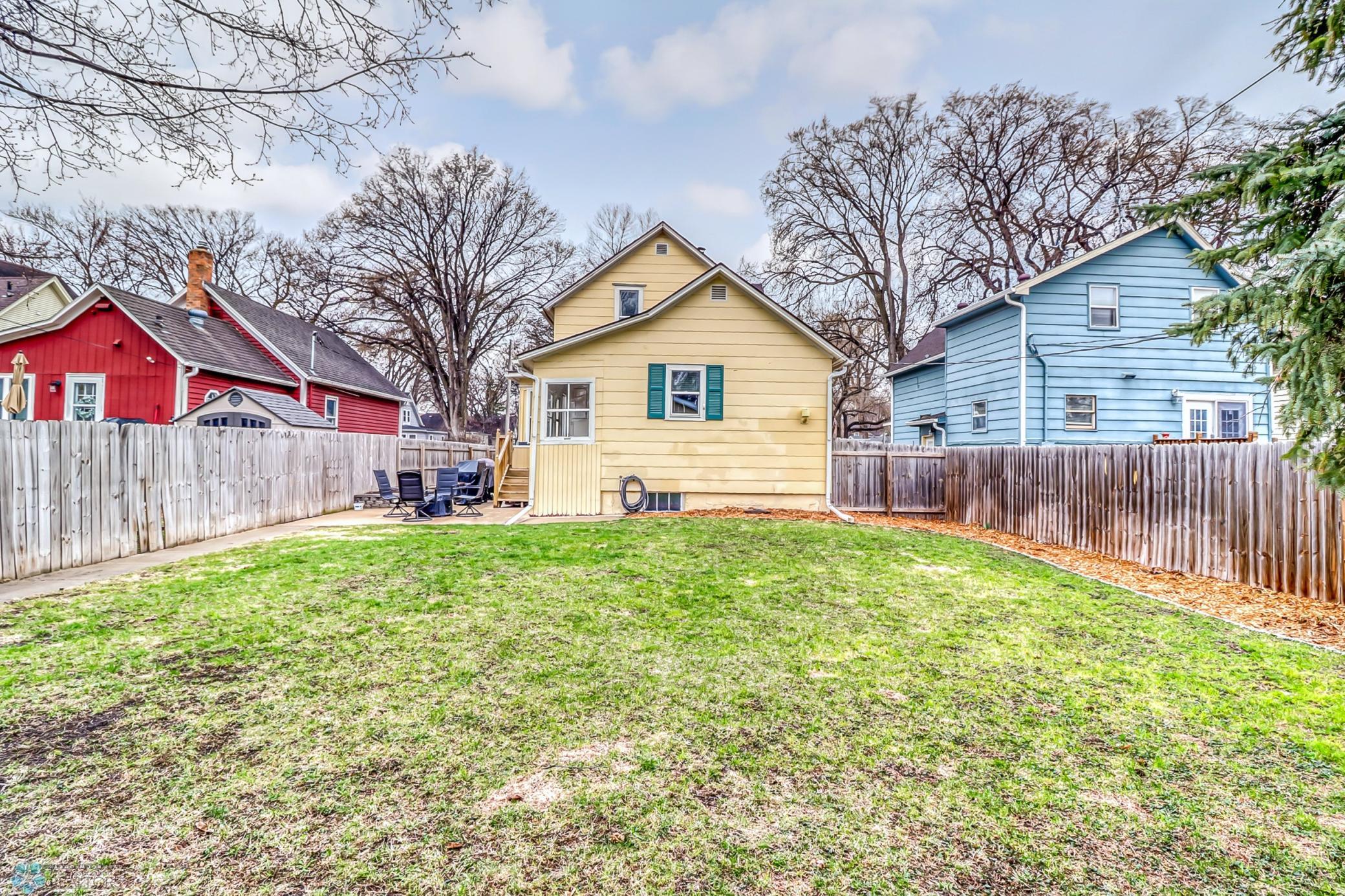 Backyard1_1.jpg