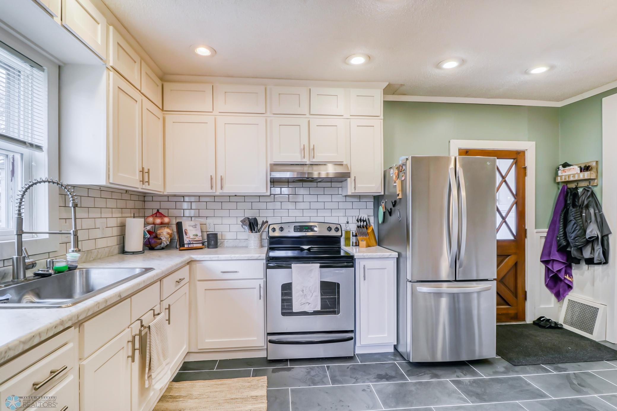 Kitchen1_2.jpg