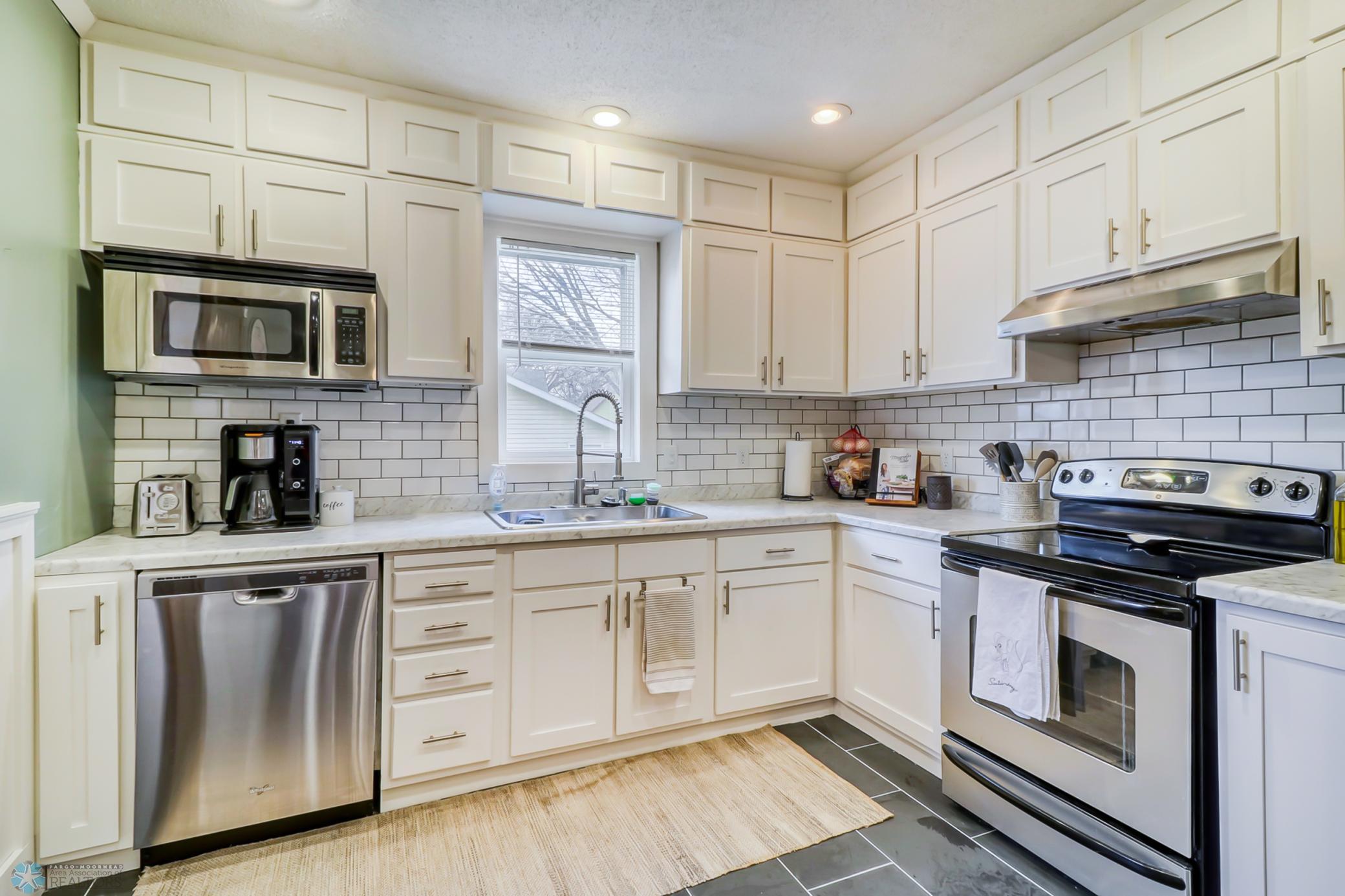 Kitchen1_3.jpg