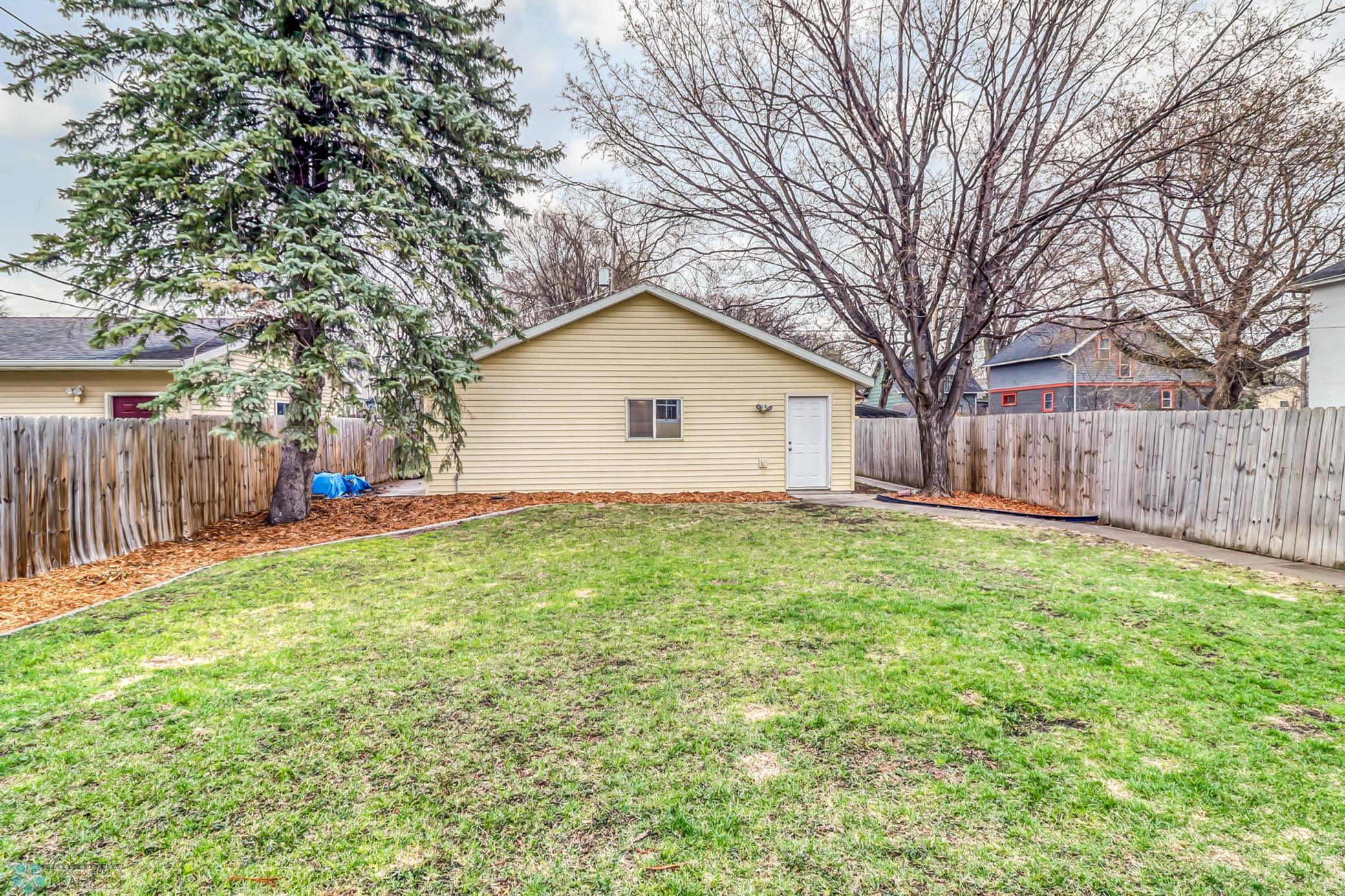 Backyard1_2.jpg