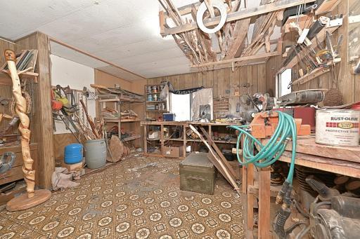 WORK ROOM END OF TRAILER