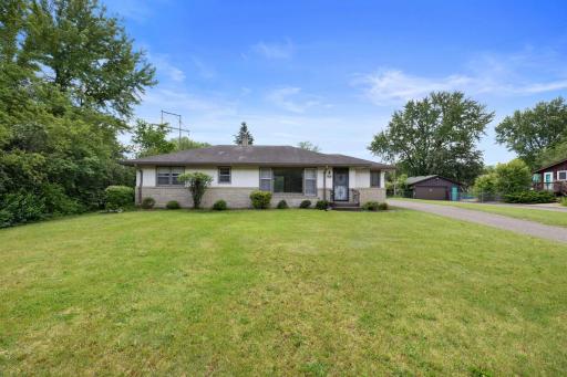 818 Wagon Wheel Trail, Mendota Heights, MN 55120