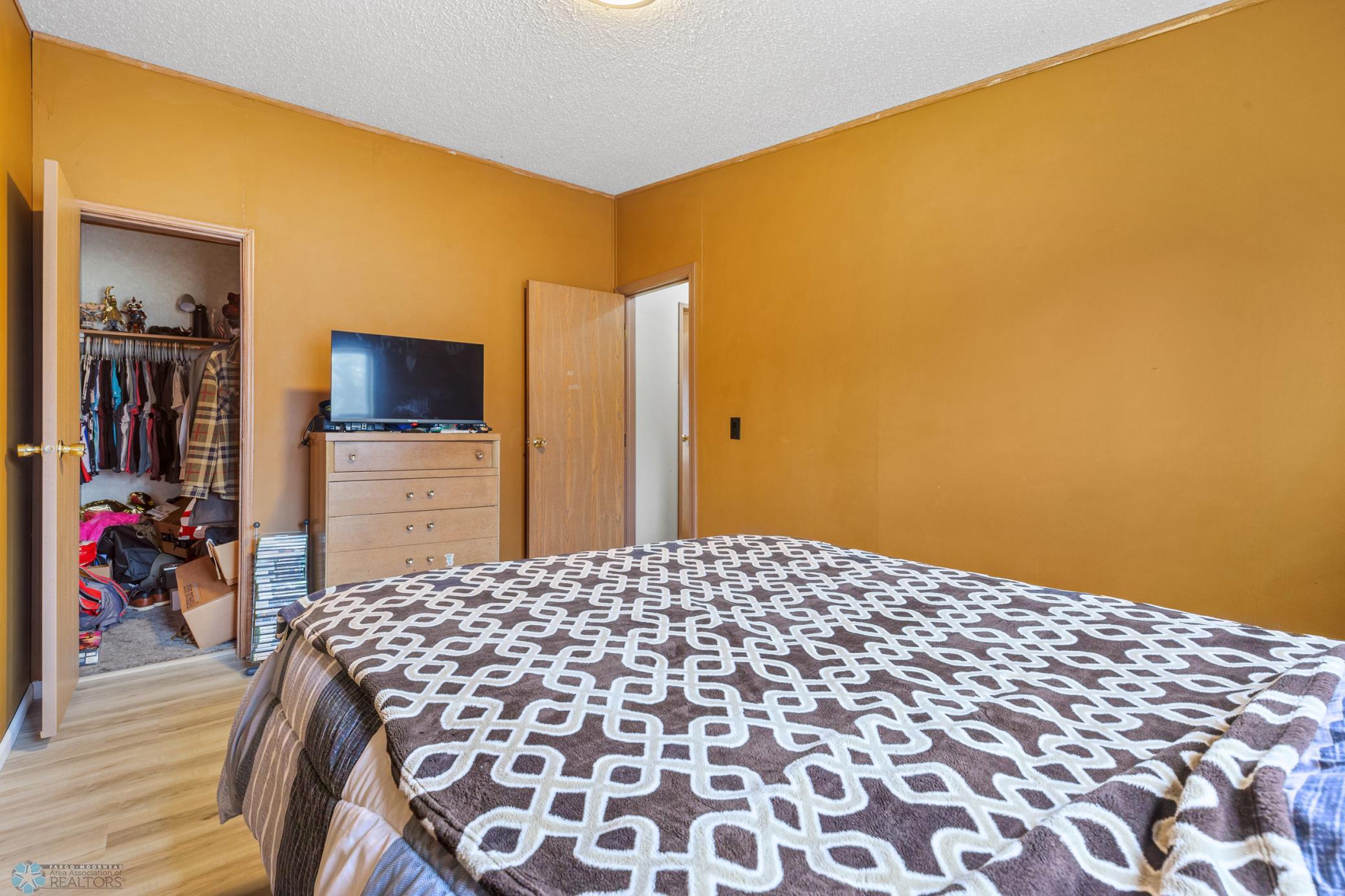 3rd Bedroom w/Walk-in Closet