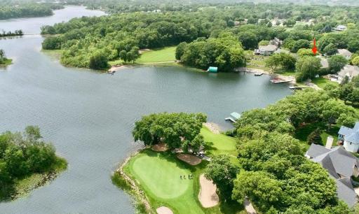 Here is your chance for the rare opportunity to own this gorgeous lakefront property in the heart of a vibrant neighborhood.