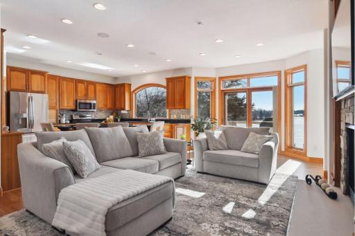 876 Stonebrooke Drive, Shakopee, MN 55379