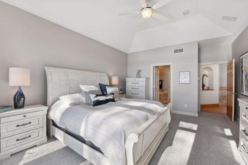 876 Stonebrooke Drive, Shakopee, MN 55379
