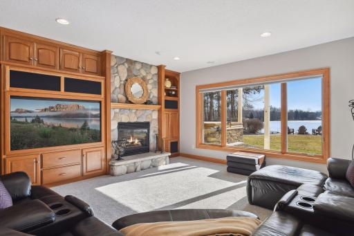 876 Stonebrooke Drive, Shakopee, MN 55379