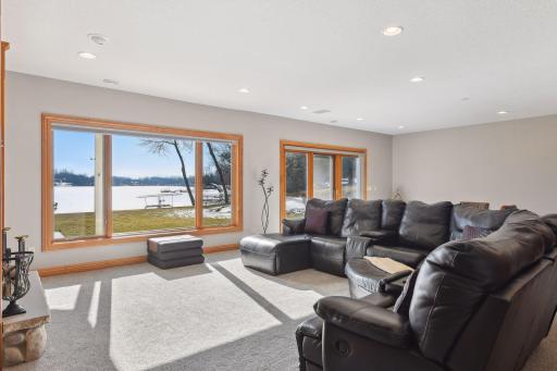 876 Stonebrooke Drive, Shakopee, MN 55379
