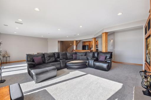 876 Stonebrooke Drive, Shakopee, MN 55379
