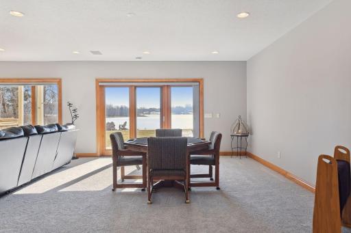 876 Stonebrooke Drive, Shakopee, MN 55379