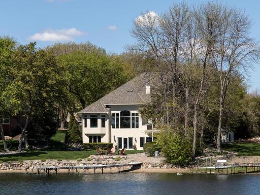 876 Stonebrooke Drive, Shakopee, MN 55379