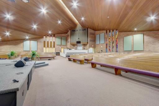 Pews offering seating for abundance of people.