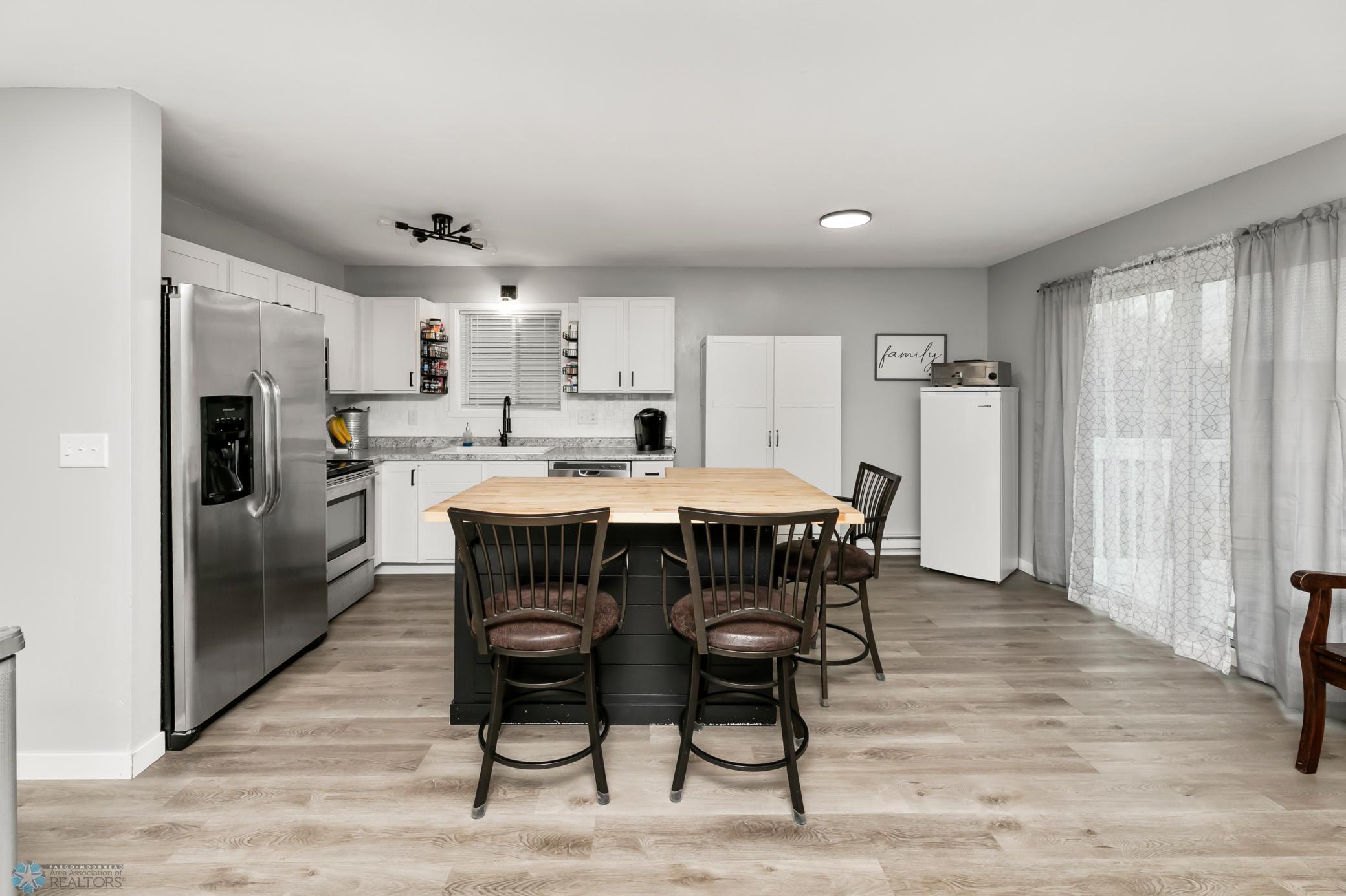 Kitchen view 1, Laminate floors throughout