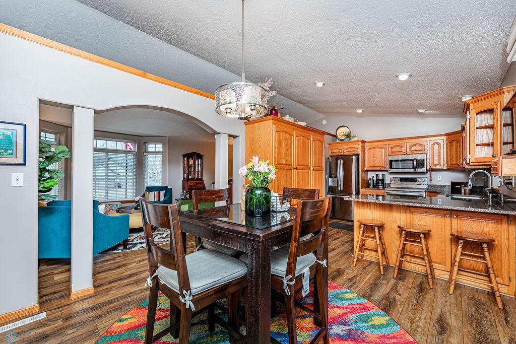 Dining to Kitchen