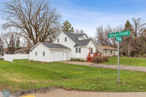102 1st Avenue N, Kindred, ND 58051