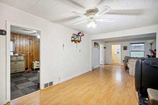 3-web-or-mls-824-9th-Ave-SW-Select12-03.jpg