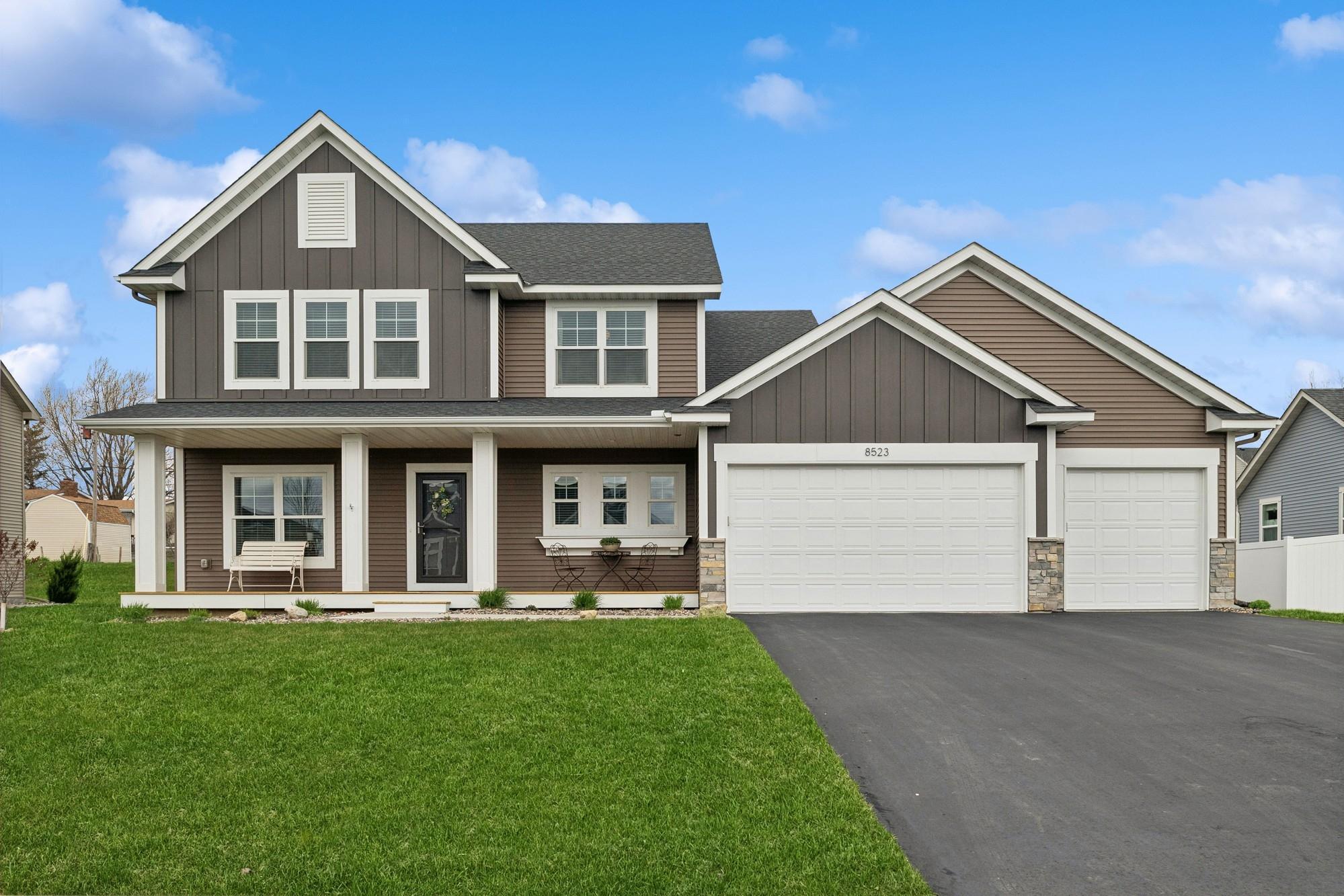 Welcome home to this stunning Country Joe home located in the popular Legacy neighborhood of Lakeville! This home has fantastic curb appeal and welcoming front porch.