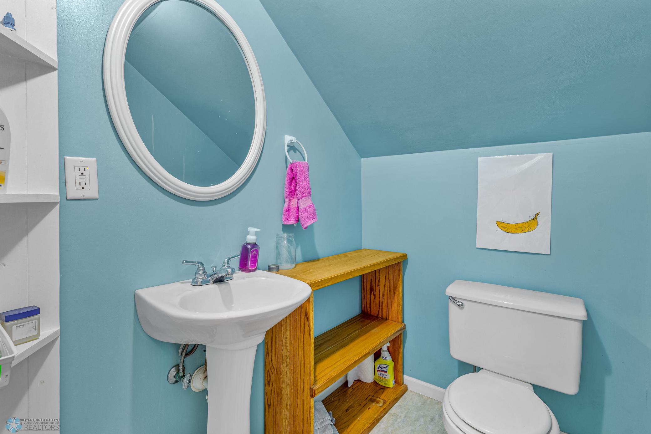 Upper 3/4 bath
