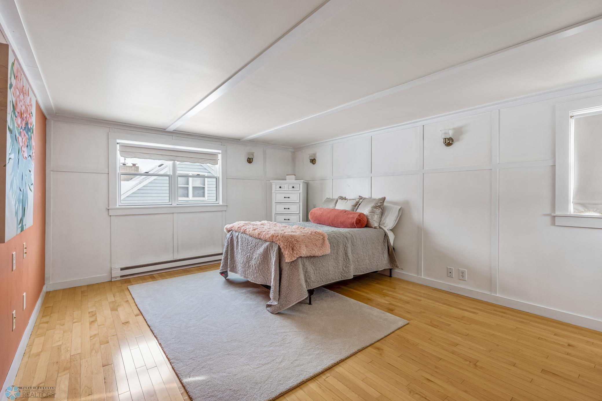 Upper Bedroom-19.jpg
