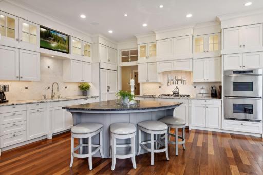 2227 Portico Green, Minnetonka, MN 55391