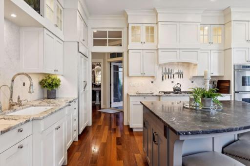 2227 Portico Green, Minnetonka, MN 55391