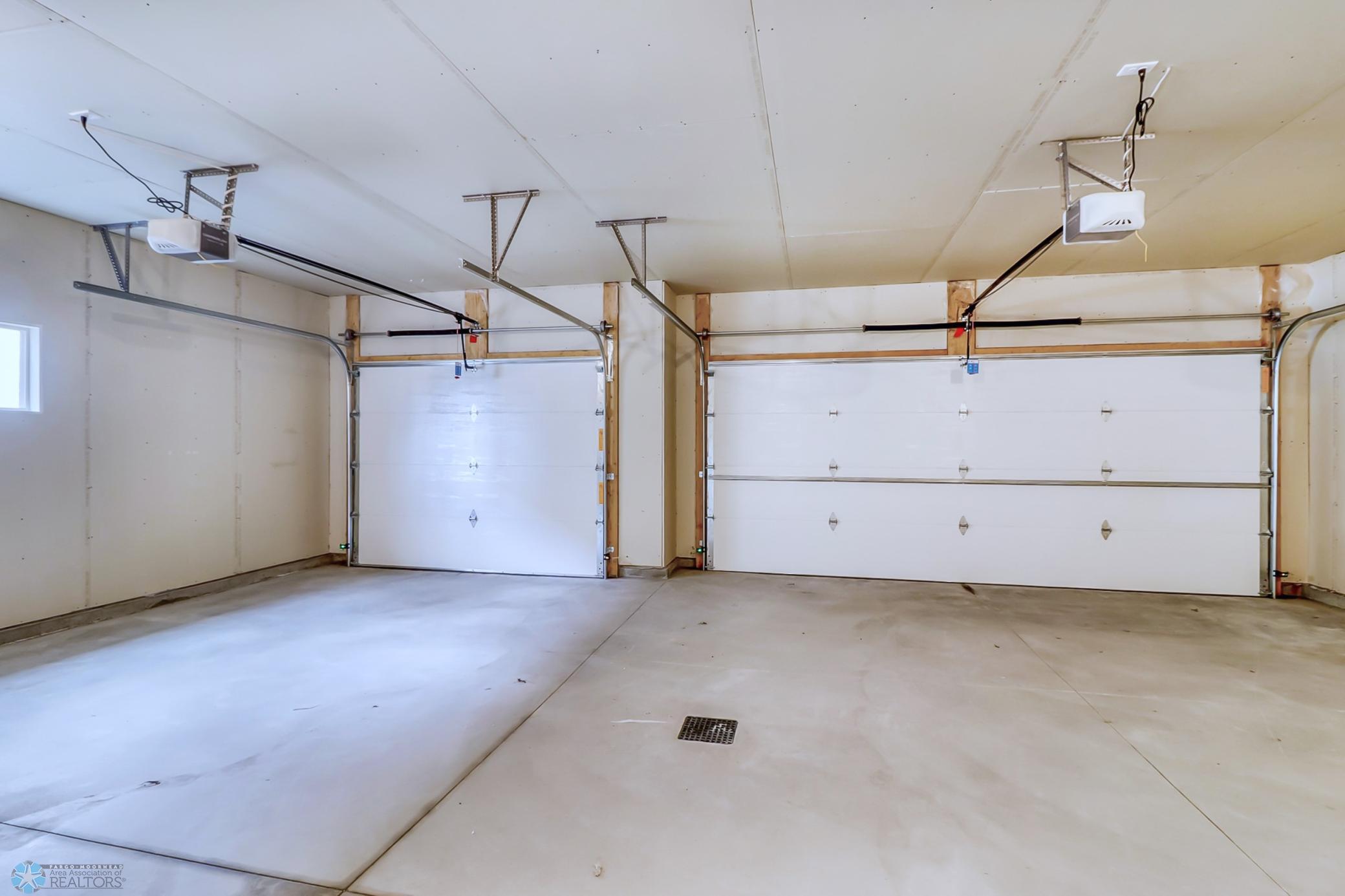 Garage1_1.jpg