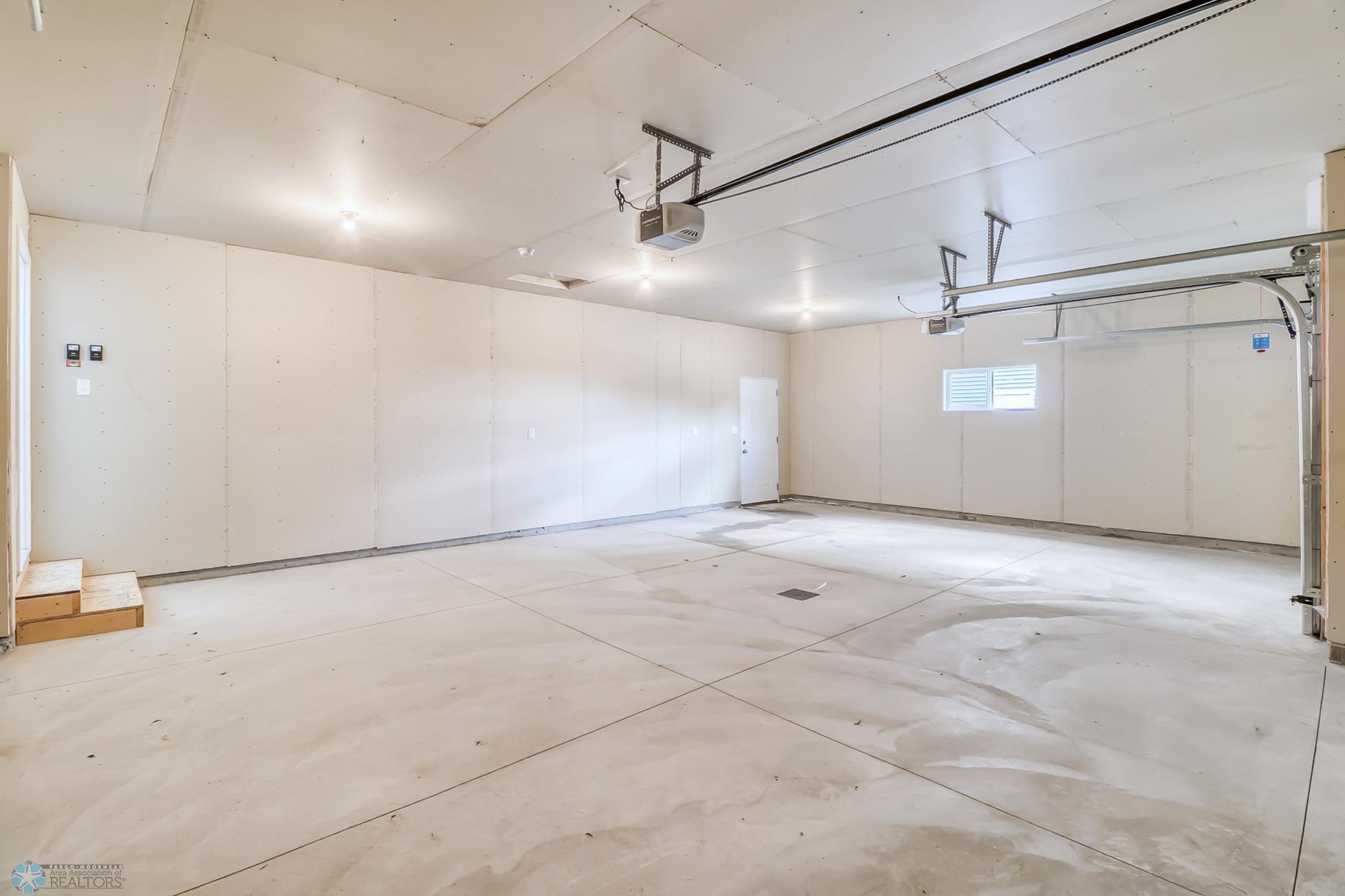 Garage1_2.jpg