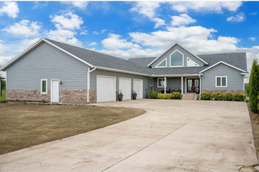 Impressive 4300 sqft executive walk-out rambler