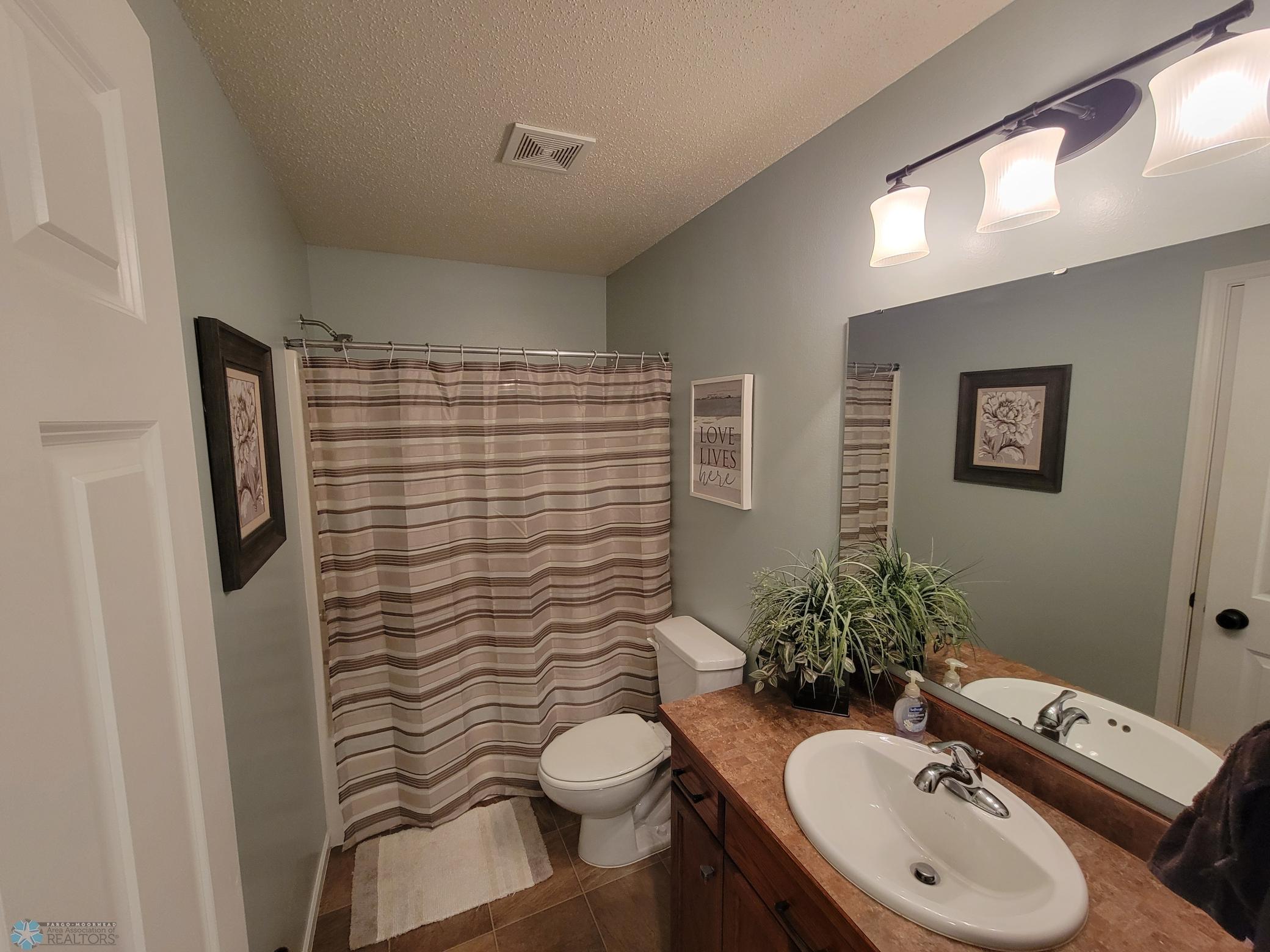 Upper Level Full Bathroom