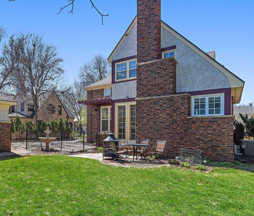 4611-wooddale yard .jpg