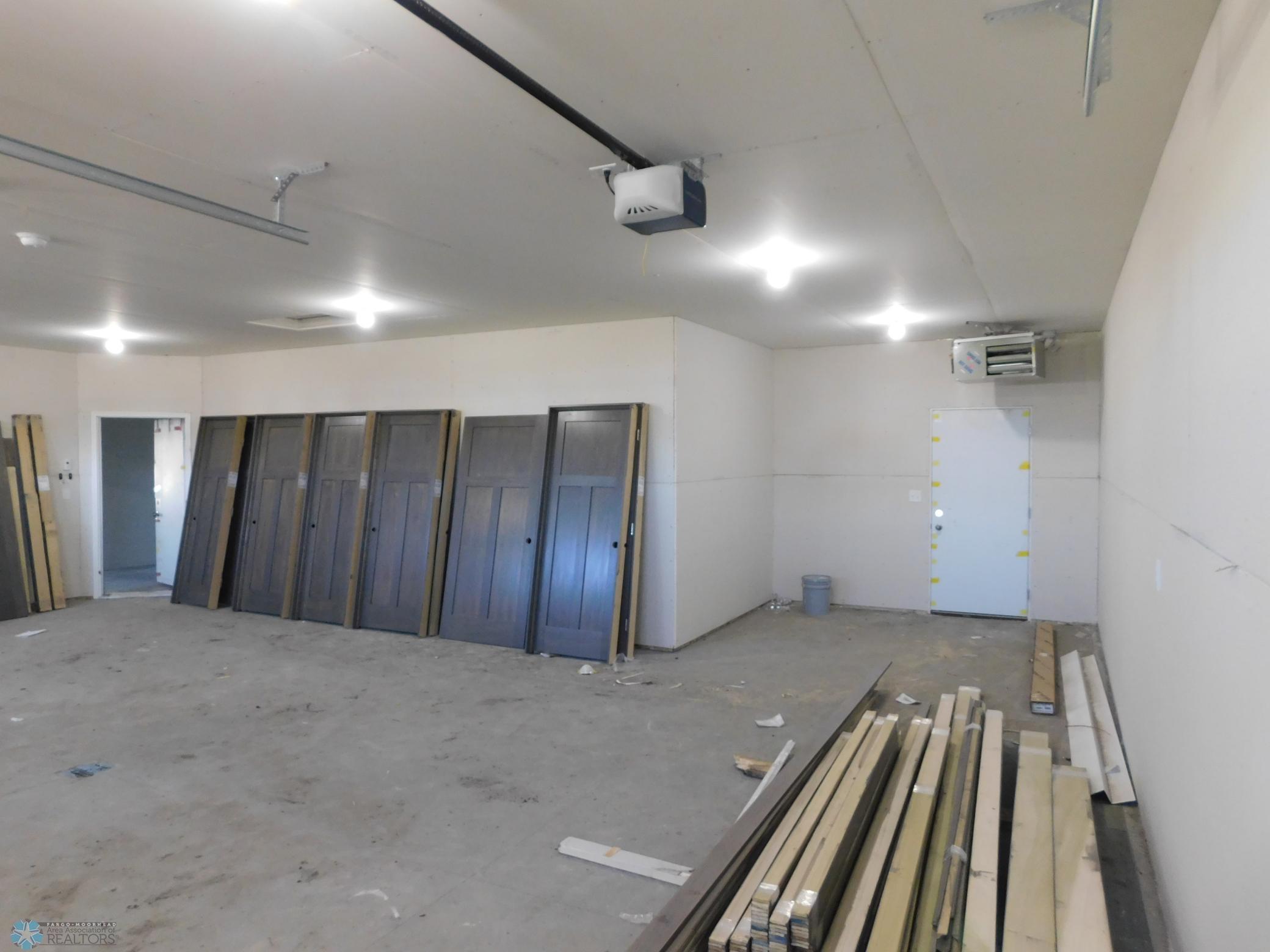 garage space for storage w/heater