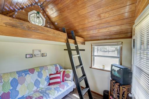 This bunkhouse will not disappoint little guests. Comfortably sleeping 3