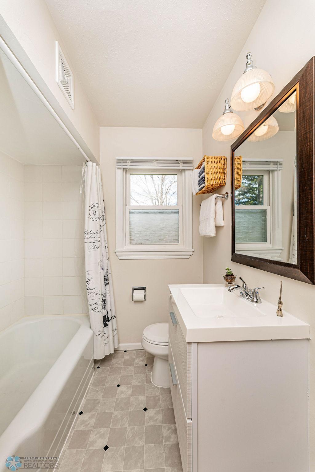Upper Bath.jpg