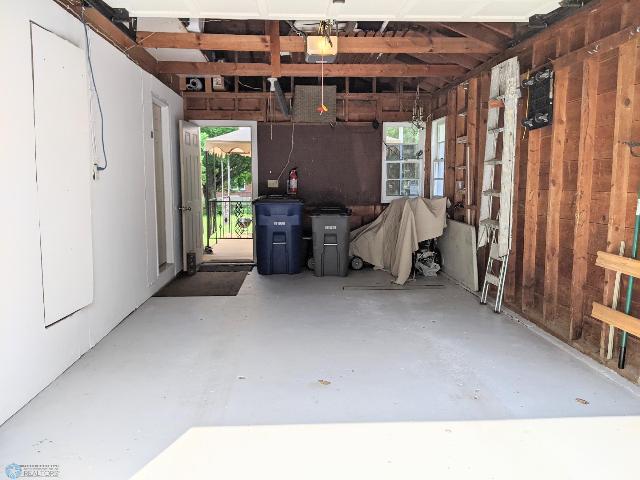 Garage2.jpg