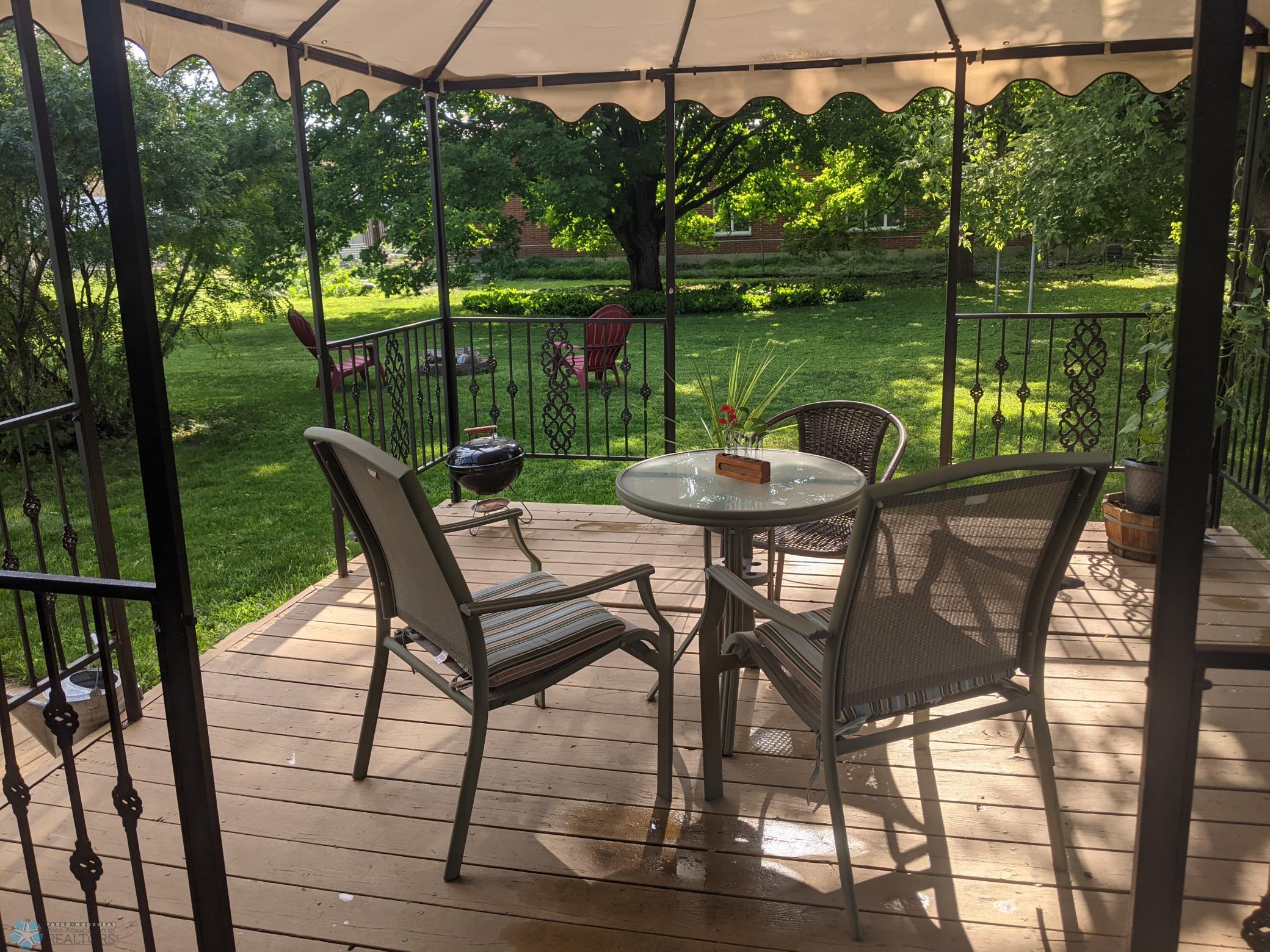 Deck w-Pergola.jpg