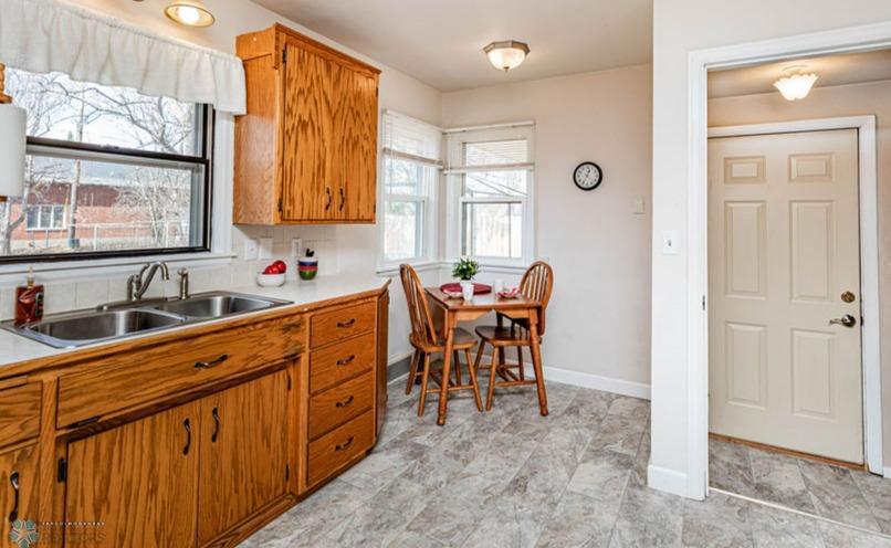Kitchen & Dinette