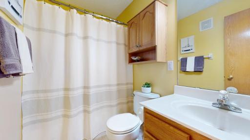 Upper level guest bath with tub/shower combination