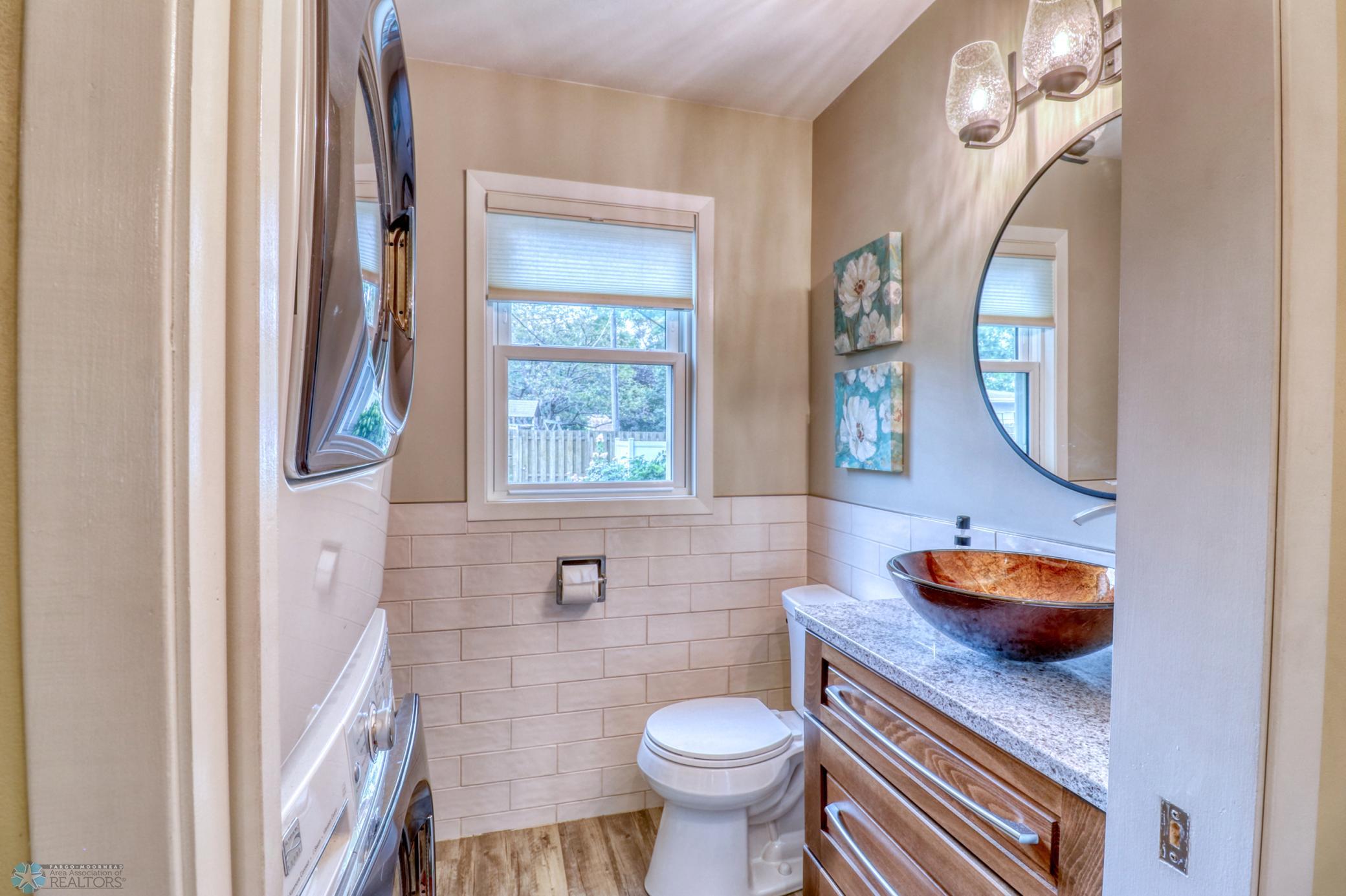 Bathroom_laundry1_1 - Copy (2).jpg