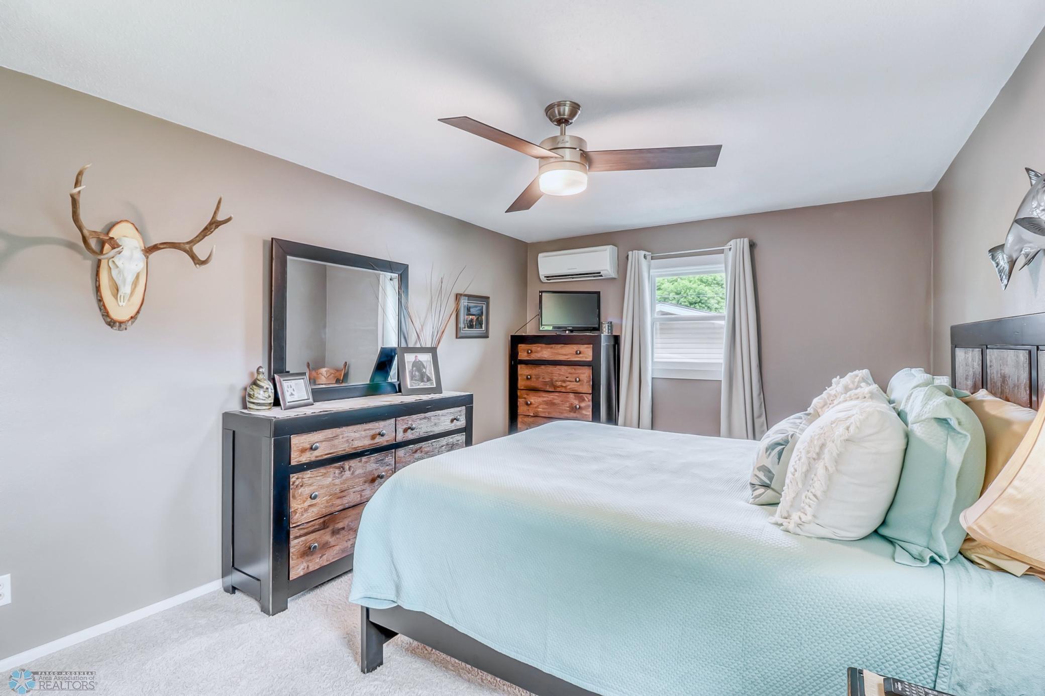Bedroom1_3.jpg